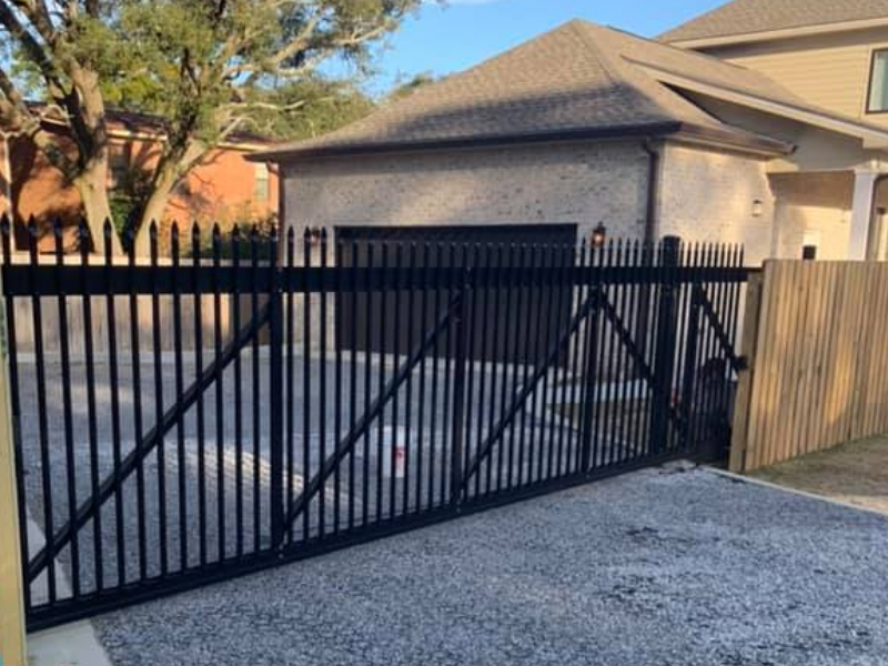 Aluminum Fence Section Features