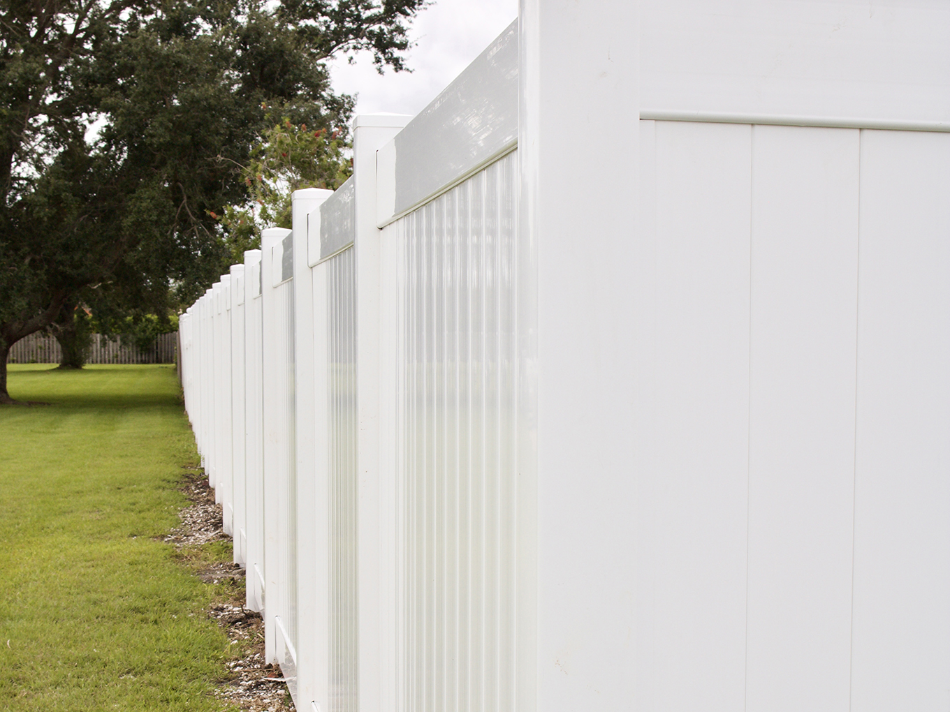 example of a vinyl privacy fence in Houma Louisiana